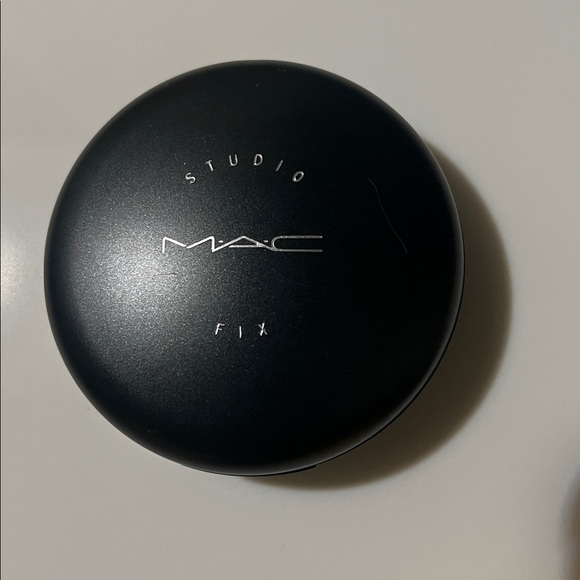 MAC Studio Fix NW48 - Picture 3 of 7